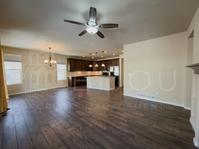 Building Photo - Spacious 4 Bedroom!!