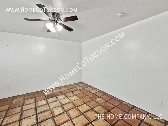 Building Photo - 4564 E Seneca St