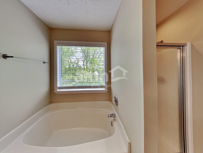 Building Photo - 2793 Sutherland Dr