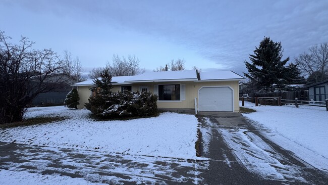 Building Photo - 110 N Yellowstone Ave