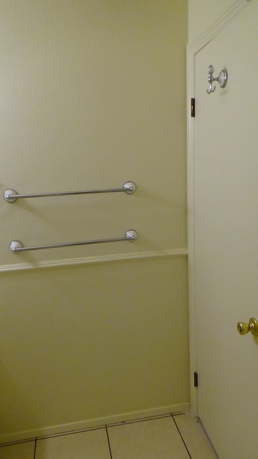 Full bathroom - 1113 Seabreeze Way