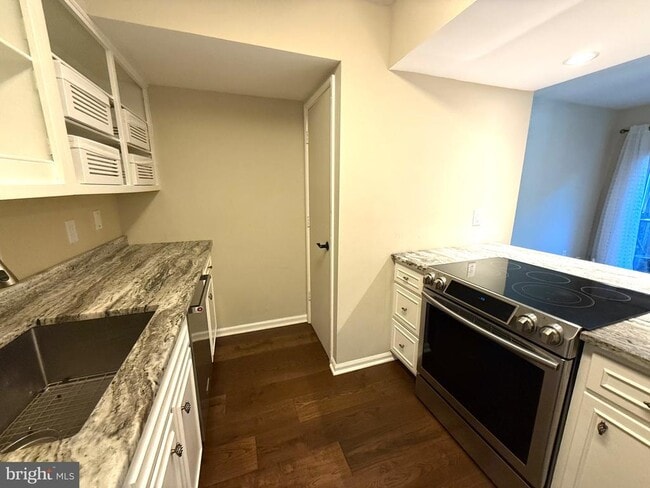 Building Photo - 277 W Chelsea Cir