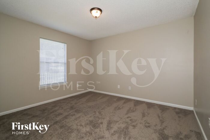 Building Photo - 321 Southlake Dr