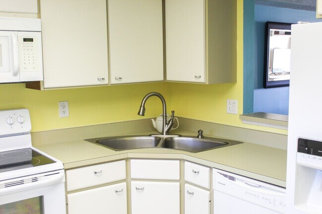 Building Photo - 3939 Ocean Dr