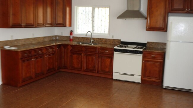 Building Photo - Single 2 bedrooms 2 baths house in San Diego CA.