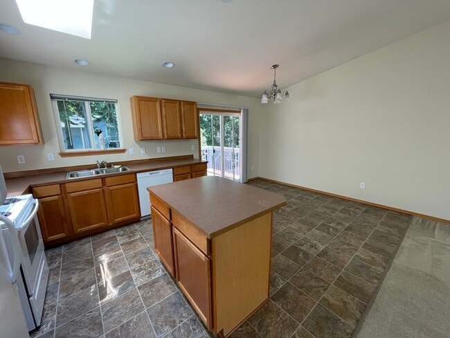 Building Photo - Beautiful Spacious 4 Bedroom 2.75 Bathroom Home in Quiet Coupeville Neighborhood!