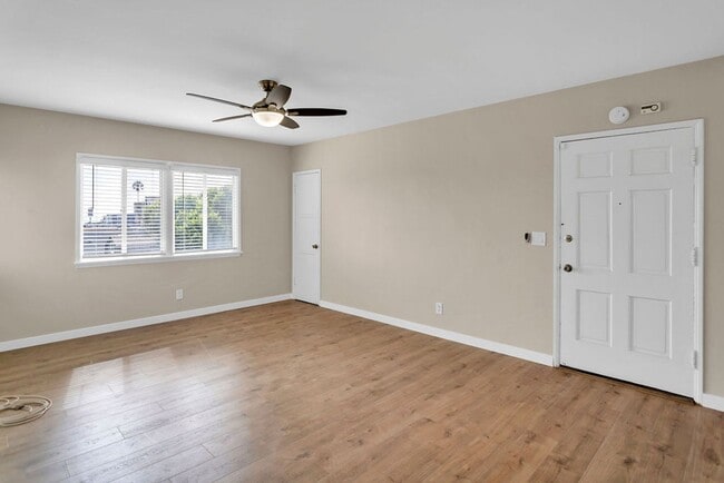 Building Photo - 853 Emerald St