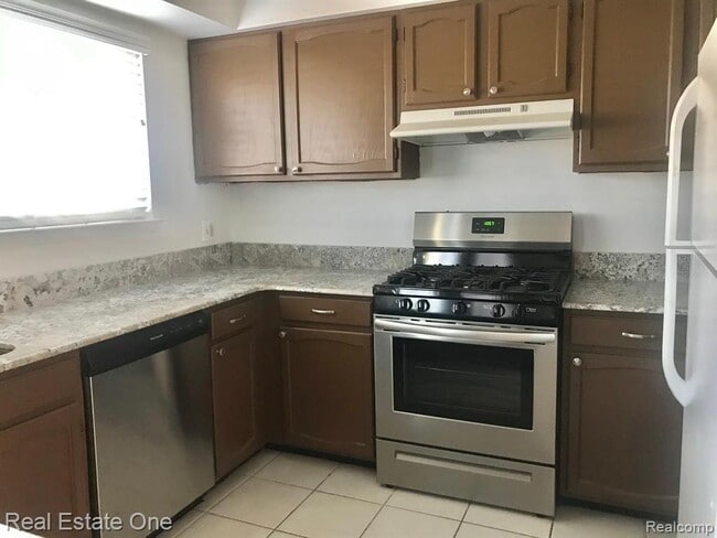 Building Photo - 37147 Evergreen Dr