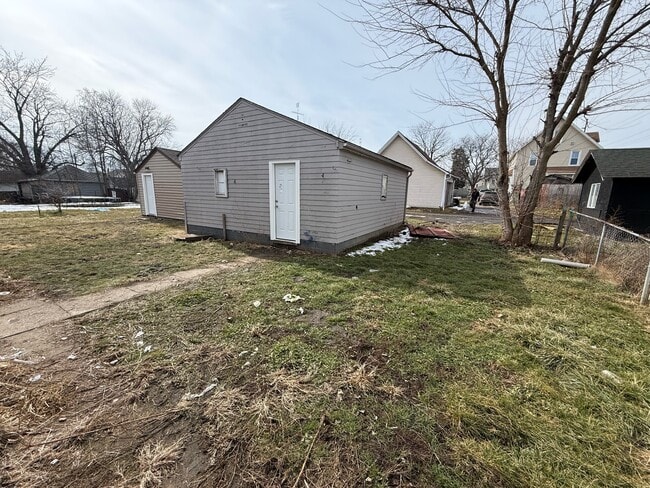 Building Photo - 1507 Stark Ave SW