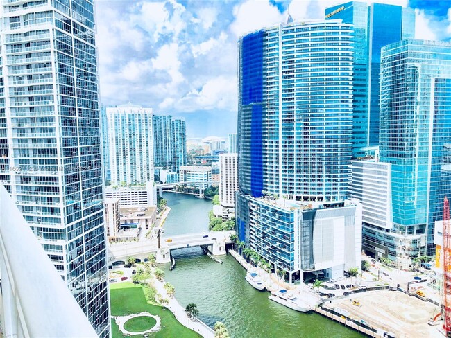 Building Photo - 901 Brickell Key Blvd