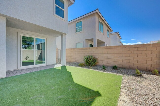 Building Photo - 2022 Single Family Home: 50% off first mon...