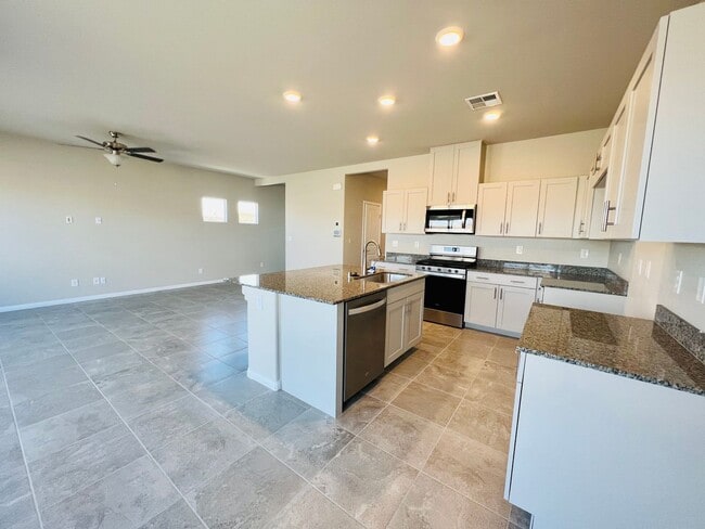 Building Photo - 4 Bedroom Home in Southern Highlands
