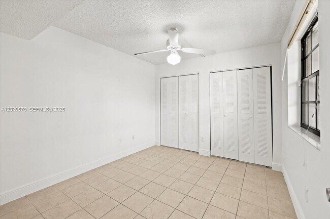 Building Photo - 999 Hamilton Dr