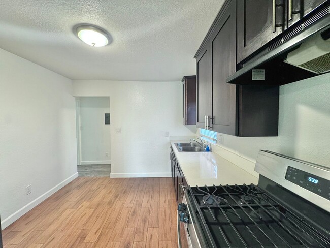 Building Photo - Front Unit 3 Bedroom, 1 Bathroom