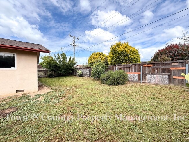 Building Photo - Nice 3 Bedroom, 2 Bath Located in North Salinas!