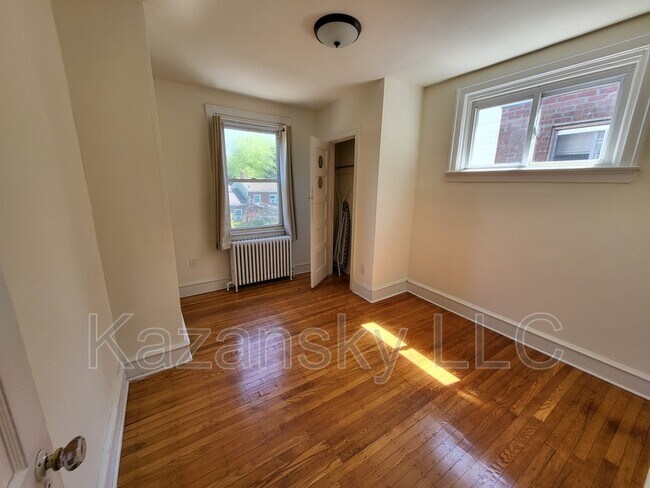 Building Photo - 6737 N Lawrence St