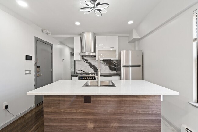 Building Photo - 232 1st St