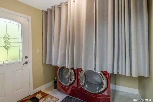 Building Photo - 2 Castle Ct