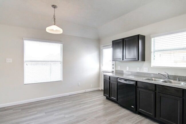 Building Photo - 12724 Rio Lindo St