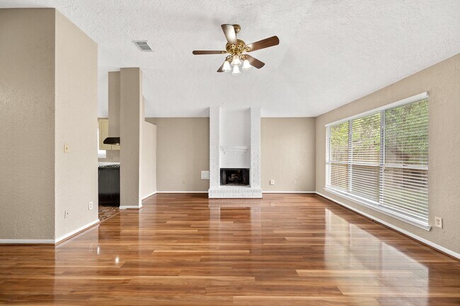 Building Photo - 16019 Mission Village Dr