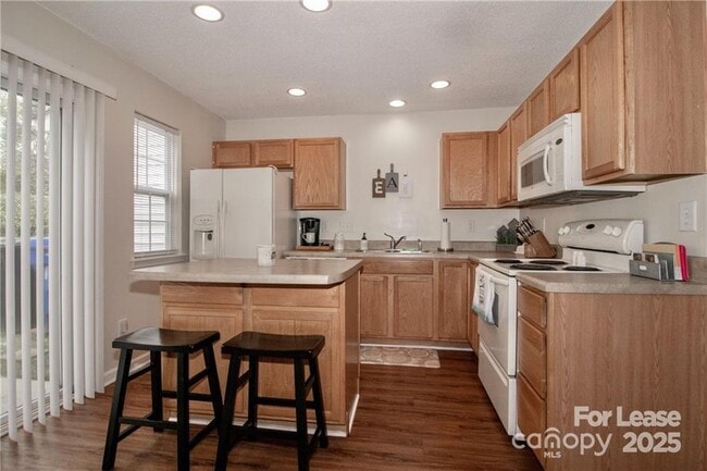 Building Photo - 137 Lynch Cir