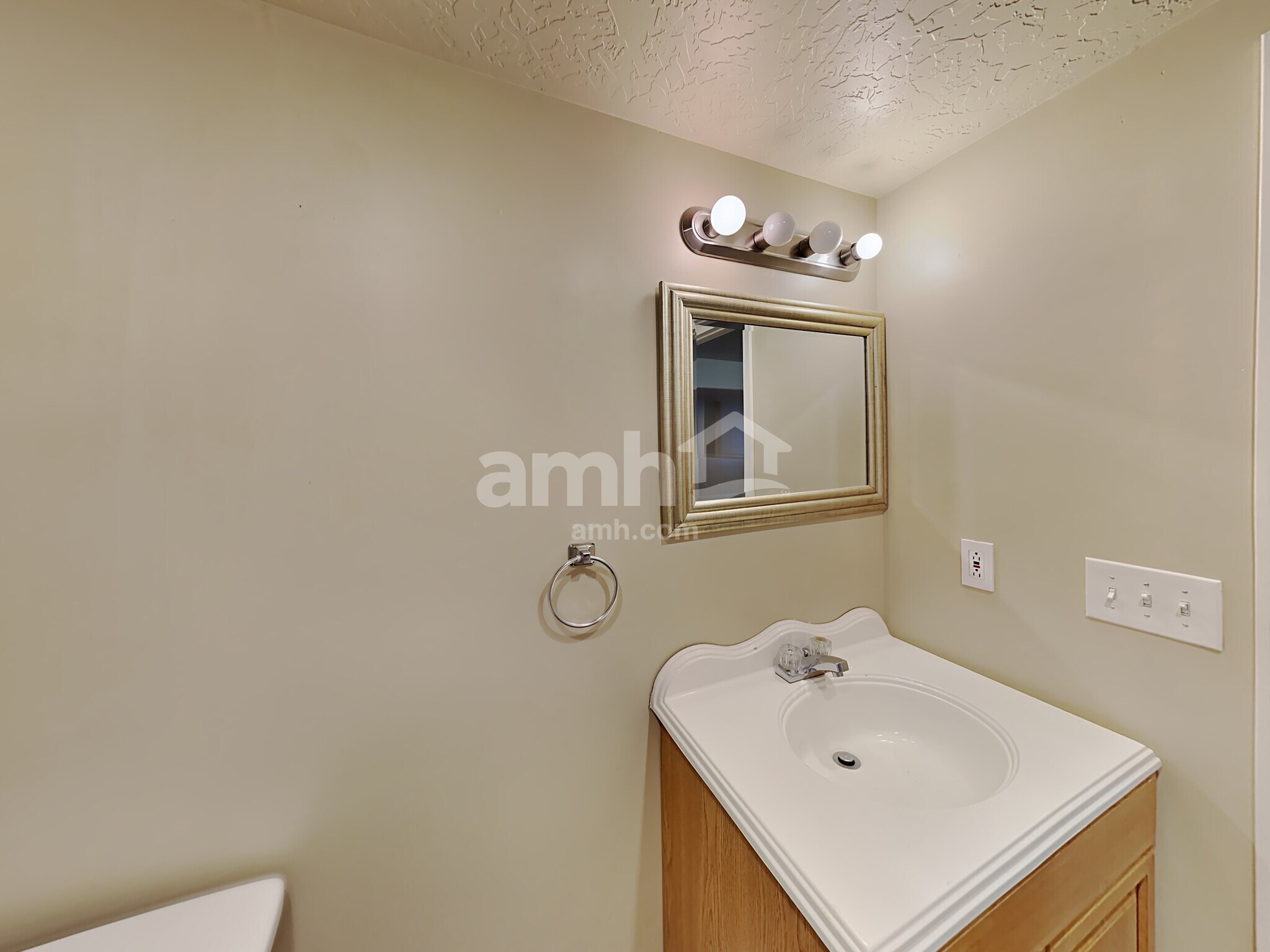 Building Photo - 543 Canyon View Dr