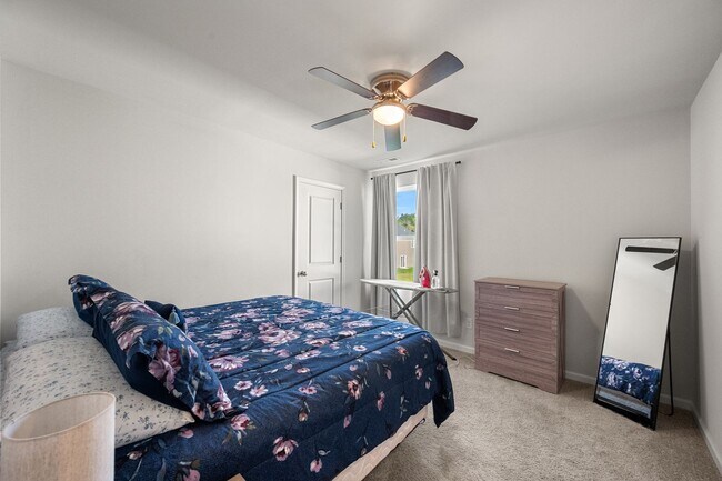 Building Photo - Modern Spacious 5-Bedroom Home Built in 2023