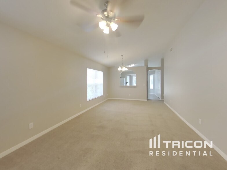 Building Photo - 1404 Marsh Wood Dr