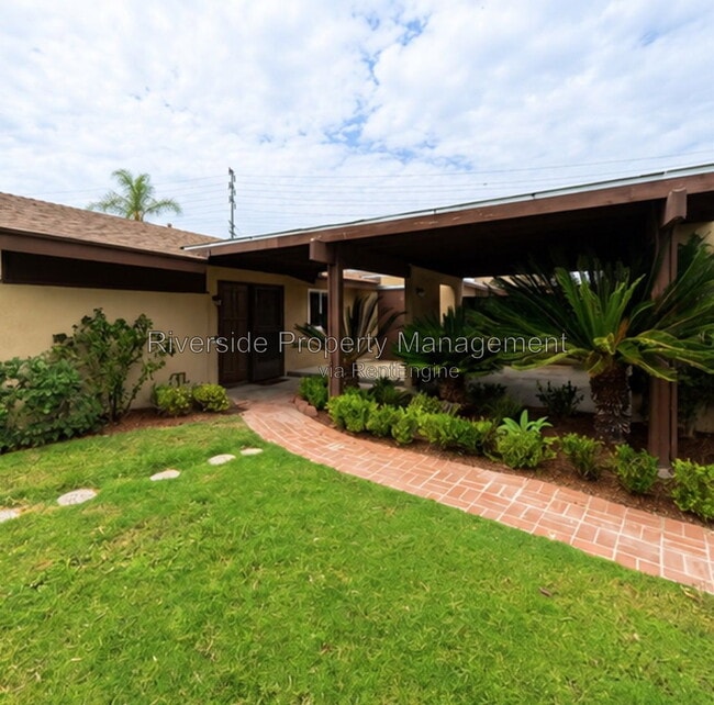 Building Photo - 5025 Pearblossom Dr