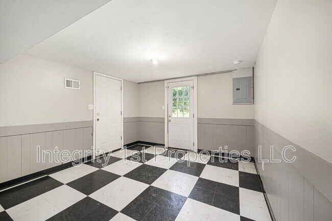 Building Photo - 4200 N Askew Ave