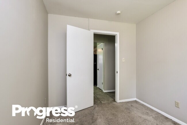 Building Photo - 251 Flora Dr