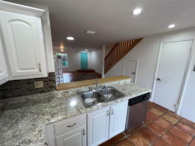 Building Photo - 5176 S University Dr