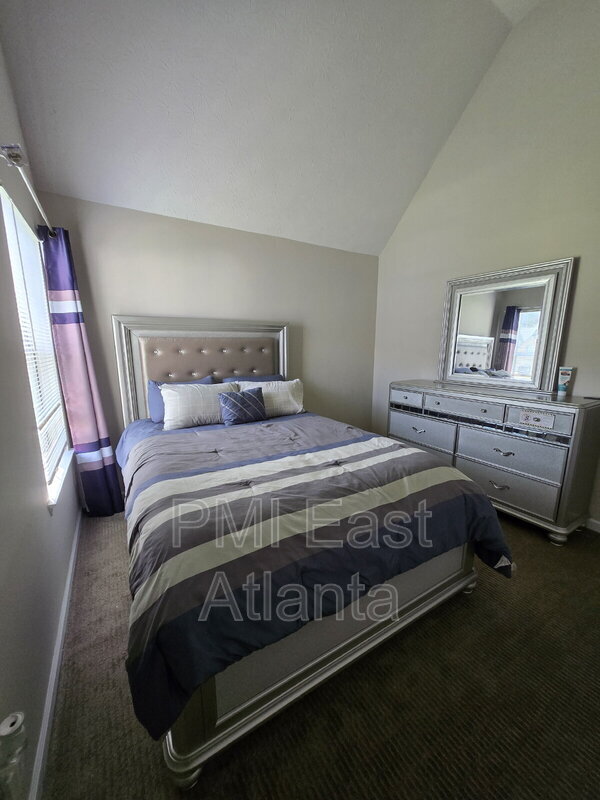 Building Photo - 70 Desota Dr