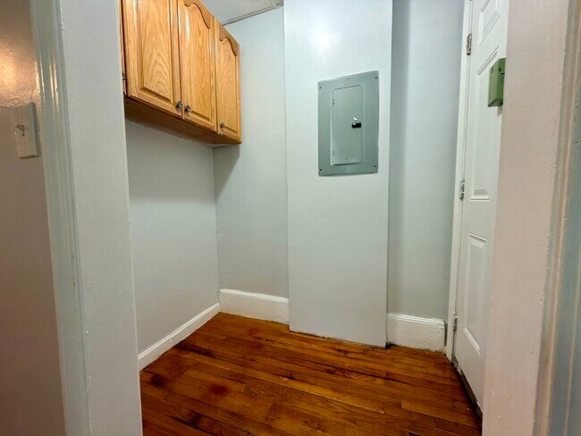 Building Photo - 3 Allen St