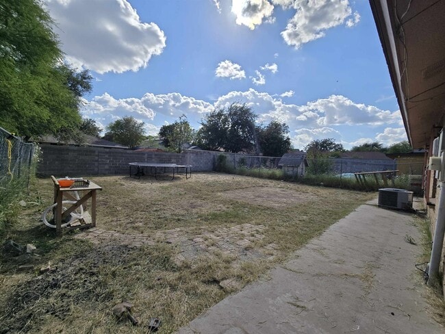 Building Photo - 221 Murcia Dr
