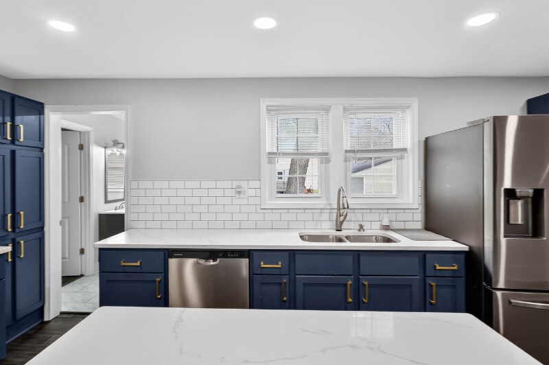 Building Photo - 430 N Linden St