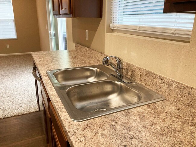 Building Photo - Roomy 3BR Home in NW Jacksonville – 2.5 Ba...