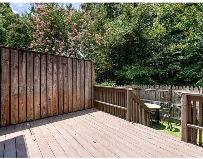 Building Photo - Renovated luxury townhome Greens Crossing,...