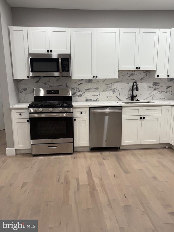 Building Photo - 2840 W Girard Ave