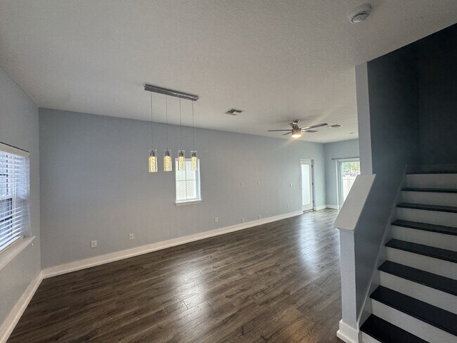 Building Photo - 3701 W Carmen St