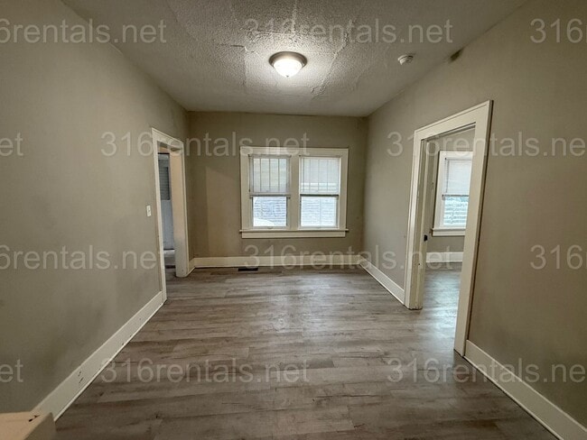 Building Photo - $850 - 2 bedroom / 1 bathroom - Single Fam...