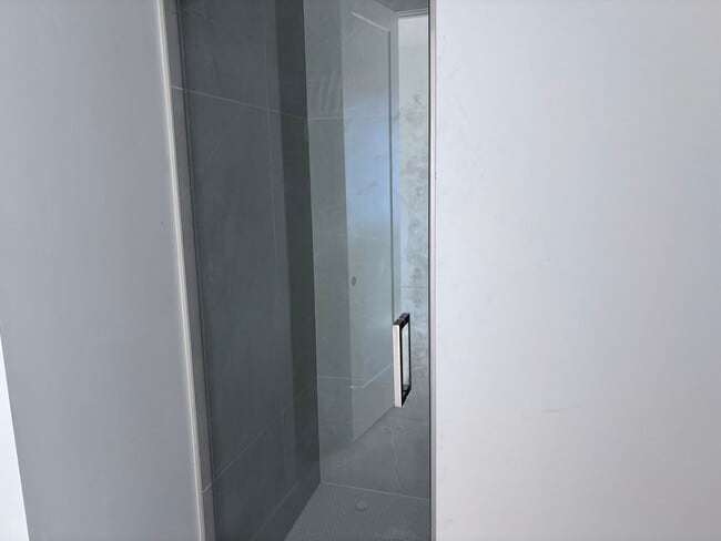 Building Photo - Beautiful custom single story in Moorland Park with pool