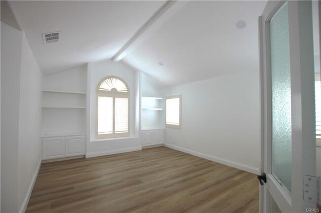 Building Photo - 2421 E 16th St