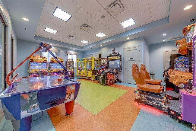 Building Photo - 9327 Sommerset Hills Dr