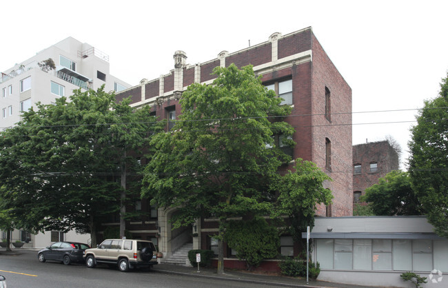 Building Photo - Maxmillian Apartments