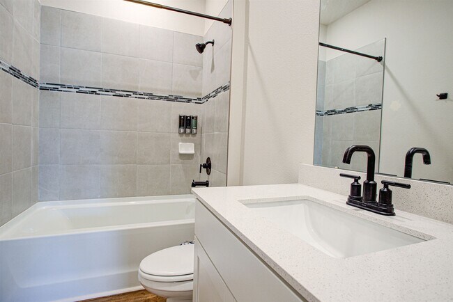 Building Photo - 20 Falcon Ridge Rd