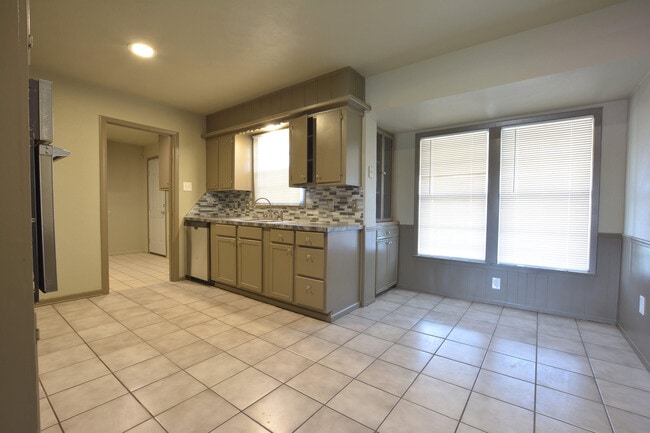 Building Photo - 4940 7th St