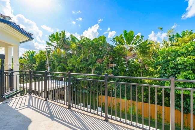 Building Photo - 420 Palmwood Ln