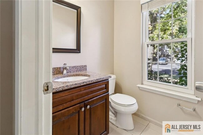 Building Photo - 10 Brookline Ct