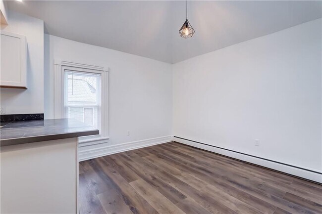 Building Photo - 8 Sibley Pl